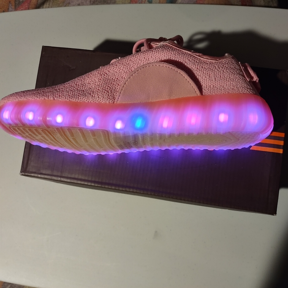 ✨🩷🩷PINK LIGHT-UP SNEAKERS-NEW - Picture 6 of 13